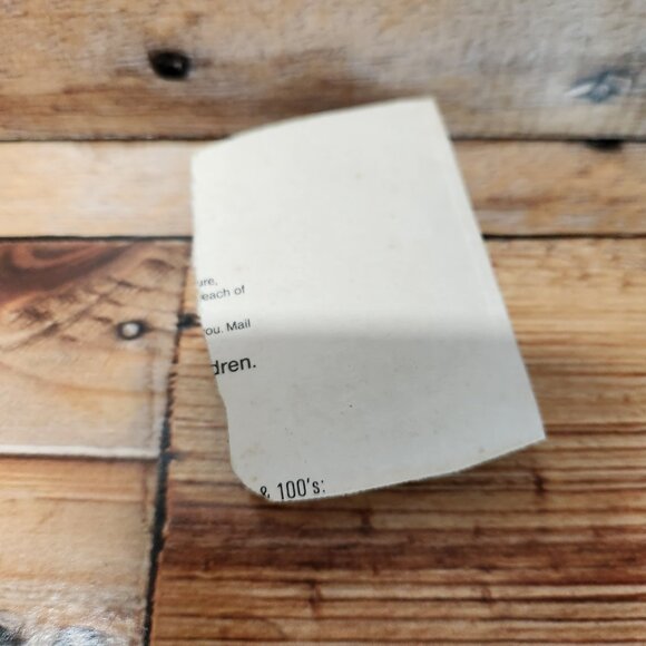 1989 MARLBORO VINTAGE White Lighter COWBOY GRAPHICS SEALED PACKAGE - Picture 4 of 4